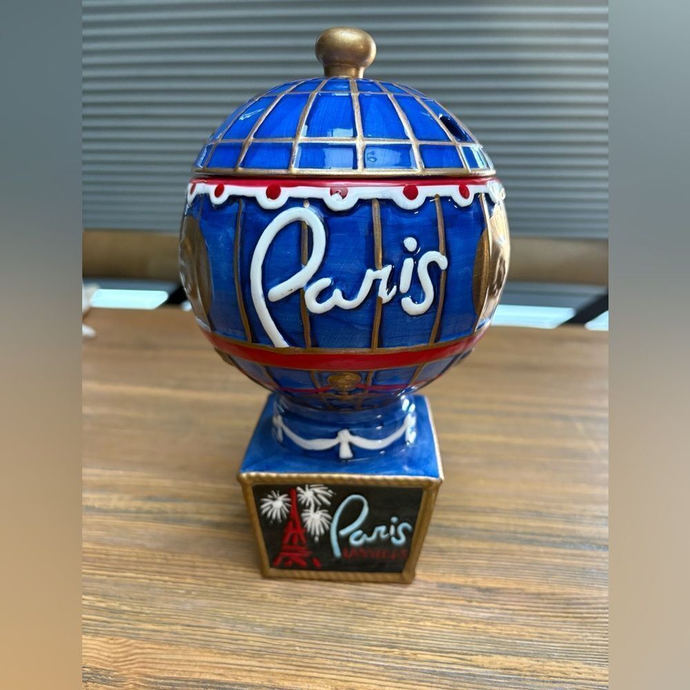 Vintage Souvenir Paris Las Vegas Blue and Red Paris Globe Drinking Lidded Cup - Picture 5 of 12